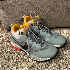 Men’s Nike SFS sneakers
